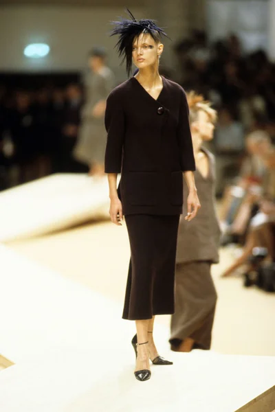Look 10